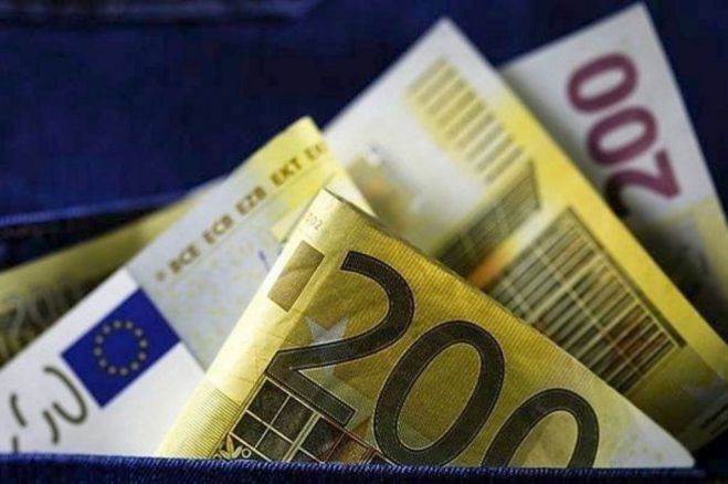 Σχέδιο για «δώρο» Πάσχα σε δημοσίους υπαλλήλους - συνταξιούχους