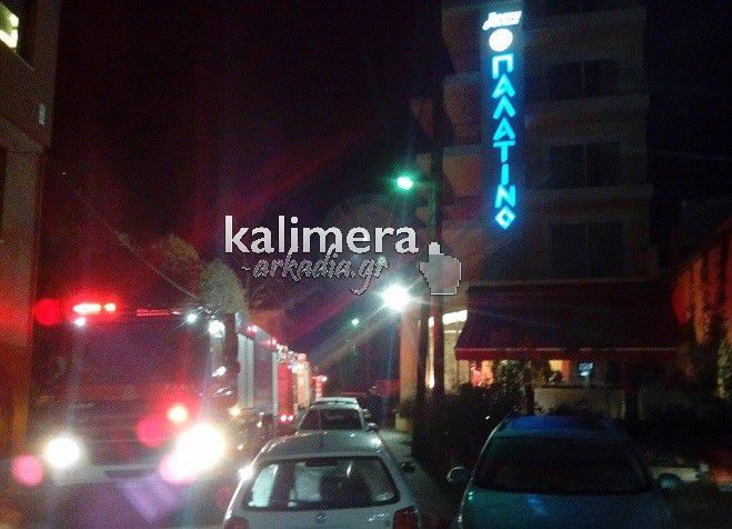 &Phi;&omega;&tau;&iota;ά &sigma;&epsilon; &xi;&epsilon;&nu;&omicron;&delta;&omicron;&chi;&epsilon;ί&omicron; &tau;&eta;&sigmaf; &Tau;&rho;ί&pi;&omicron;&lambda;&eta;&sigmaf; (&epsilon;&iota;&kappa;ό&nu;&epsilon;&sigmaf;)