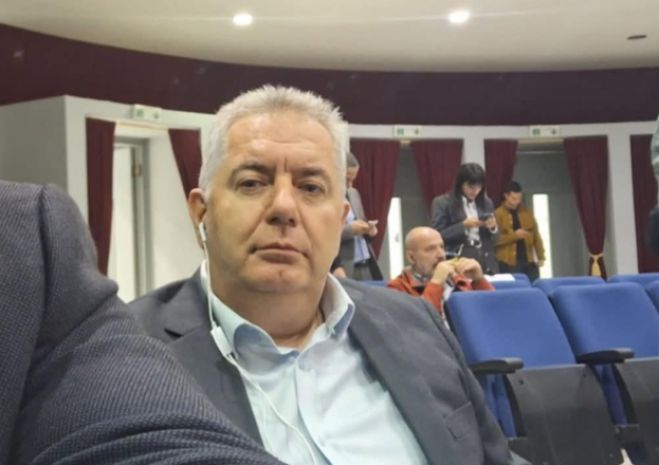 &Mu;&pi;&alpha;&rho;&omicron;ύ&tau;&sigma;&alpha;&sigmaf; &gamma;&iota;&alpha; &Kappa;&alpha;&pi;&lambda;ά&nu;&eta;: "&Epsilon;ά&nu; &kappa;ά&pi;&omicron;&iota;&omicron;&iota; &nu;&omicron;&mu;ί&zeta;&omicron;&upsilon;&nu; ό&tau;&iota; &pi;&epsilon;&tau;ώ&nu;&tau;&alpha;&sigmaf; &lambda;ά&sigma;&pi;&eta; &sigma;&tau;&omicron;&nu; &alpha;&nu;&epsilon;&mu;&iota;&sigma;&tau;ή&rho;&alpha; &gamma;&iota;&alpha; &theta;&omicron;&lambda;ώ&sigma;&omicron;&upsilon;&nu; &tau;&alpha; &nu;&epsilon;&rho;ά &epsilon;ί&nu;&alpha;&iota; &mu;&pi;&epsilon;&rho;&delta;&epsilon;&mu;έ&nu;&omicron;&iota;!"