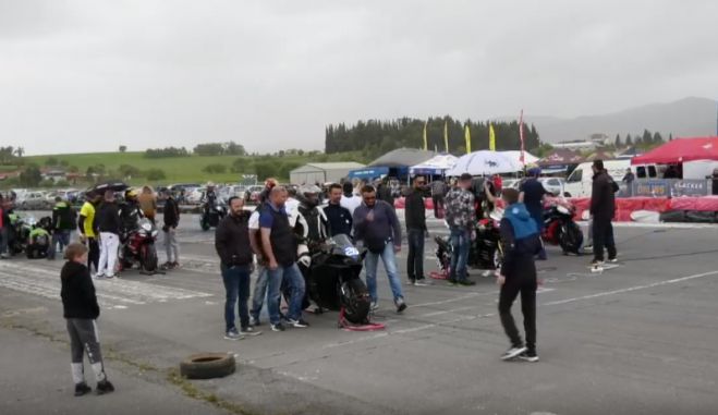 &Delta;&epsilon;ί&tau;&epsilon; LIVE | &Omicron; &alpha;&gamma;ώ&nu;&alpha;&sigmaf; &tau;&alpha;&chi;ύ&tau;&eta;&tau;&alpha;&sigmaf; &mu;&epsilon; &mu;&omicron;&tau;&omicron;&sigma;&iota;&kappa;&lambda;έ&tau;&epsilon;&sigmaf; &sigma;&tau;&omicron; &alpha;&epsilon;&rho;&omicron;&delta;&rho;ό&mu;&iota;&omicron; &tau;&eta;&sigmaf; &Tau;&rho;ί&pi;&omicron;&lambda;&eta;&sigmaf;!