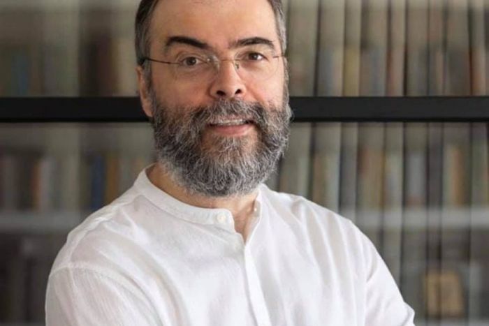 &Pi;&lambda;&epsilon;́&omicron;&nu; &epsilon;&iota;́&mu;&alpha;&iota; &laquo;&sigma;&kappa;&epsilon;́&tau;&omicron;&raquo; &omicron; &Alpha;&nu;&delta;&rho;&epsilon;́&alpha;&sigmaf; &Kappa;&omicron;&nu;&alpha;́&nu;&omicron;&sigmaf;