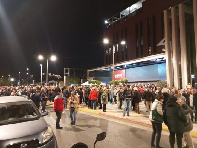 &Phi;&alpha;&rho;ά&nu;&tau;&omicron;&sigmaf;: "&Gamma;&iota;&alpha;&tau;ί &delta;&epsilon;&nu; &sigma;&upsilon;&mu;&mu;&epsilon;&tau;&epsilon;ί&chi;&alpha; &sigma;&tau;&omicron; &Sigma;&upsilon;&nu;έ&delta;&rho;&iota;&omicron; &tau;&omicron;&upsilon; &Sigma;&Upsilon;&Rho;&Iota;&Zeta;&Alpha;"