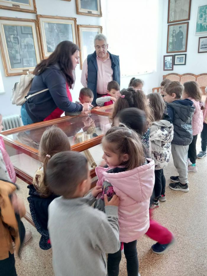 Το Λαογραφικό Μουσείο της Τεγέας επισκέφθηκαν παιδιά του Νηπιαγωγείου της Μητρόπολης