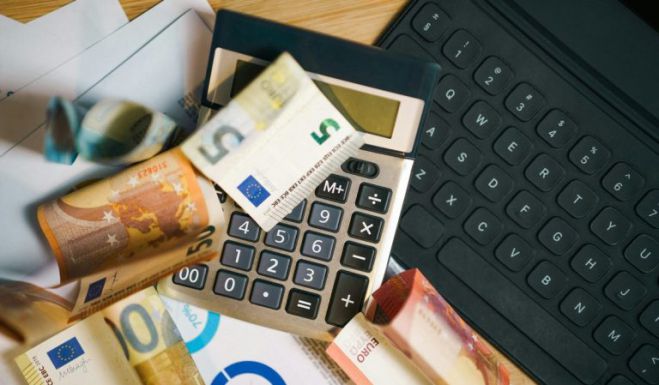 &Alpha;&nu;&alpha;&delta;&rho;&omicron;&mu;&iota;&kappa;ή &mu;&epsilon;ί&omega;&sigma;&eta; &delta;ό&sigma;&epsilon;&omega;&nu; &gamma;&iota;&alpha; &pi;ά&nu;&omega; &alpha;&pi;ό 100.000 &delta;&alpha;&nu;&epsilon;&iota;&omicron;&lambda;ή&pi;&tau;&epsilon;&sigmaf; &tau;&omicron;&upsilon; &nu;ό&mu;&omicron;&upsilon; &Kappa;&alpha;&tau;&sigma;έ&lambda;&eta;