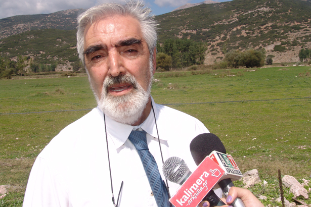 Ο Γιάννης Κουμαρέλας μιλά για τα προβλήματα στον κάμπο της Κανδήλας (vd)