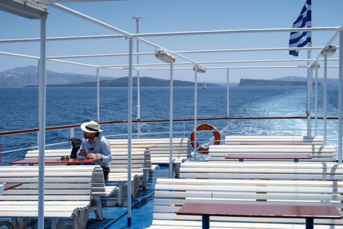 "&Alpha;&nu;&omicron;ί&gamma;&epsilon;&iota;" &eta; &pi;&lambda;&alpha;&tau;&phi;ό&rho;&mu;&alpha; "&Tau;&omicron;&upsilon;&rho;&iota;&sigma;&mu;ό&sigmaf; &gamma;&iota;&alpha; ό&lambda;&omicron;&upsilon;&sigmaf;"
