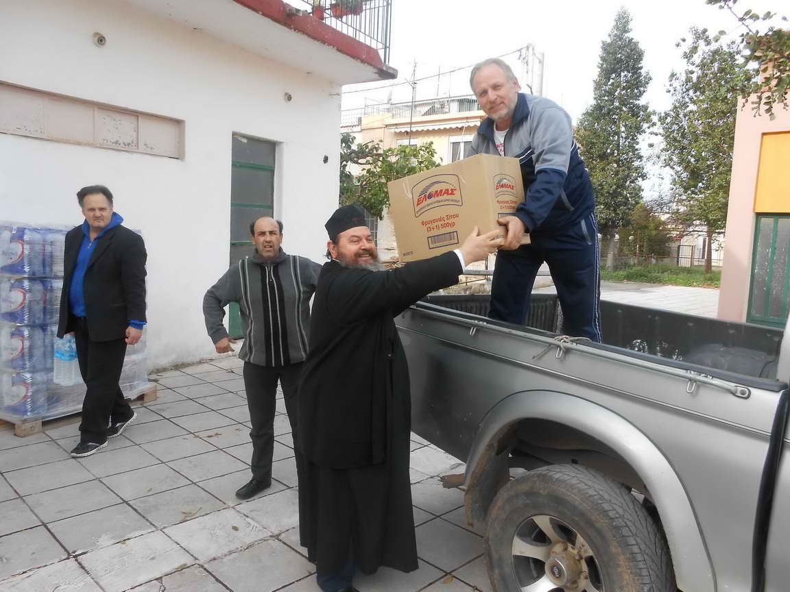 Ανθρωπιστική βοήθεια στην Κεφαλονιά στέλνει ο Αρκάς Μητροπολίτης Πατρών Χρυσόστομος (vd)!