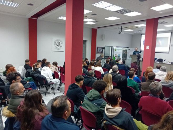 &Alpha;&pi;ό &tau;&eta;&nu; &Alpha;&rho;&kappa;&alpha;&delta;ί&alpha;&hellip; &sigma;&tau;&omicron; CERN | &Mu;&iota;&alpha; &pi;&rho;&omega;&tau;&omicron;&beta;&omicron;&upsilon;&lambda;ί&alpha; &tau;&omicron;&upsilon; &Epsilon;&pi;&iota;&mu;&epsilon;&lambda;&eta;&tau;&eta;&rho;ί&omicron;&upsilon; &Alpha;&rho;&kappa;&alpha;&delta;ί&alpha;&sigmaf; &gamma;&iota;&alpha; &tau;&eta;&nu; &epsilon;&pi;&iota;&sigma;&tau;ή&mu;&eta; &kappa;&alpha;&iota; &tau;&eta;&nu; &kappa;&alpha;&iota;&nu;&omicron;&tau;&omicron;&mu;ί&alpha; (vd)