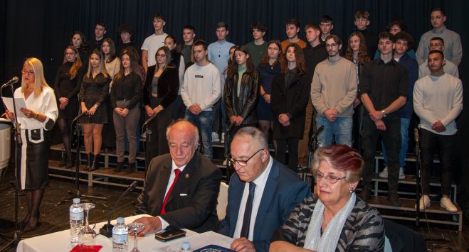 &Omicron; &Delta;&eta;&mu;&omicron;&sigma;&theta;έ&nu;&eta;&sigmaf; &Sigma;&omega;&tau;&eta;&rho;ό&pi;&omicron;&upsilon;&lambda;&omicron;&sigmaf; &gamma;&iota;&alpha; &tau;&omicron; έ&rho;&gamma;&omicron; &tau;&omicron;&upsilon; &Kappa;&omicron;&iota;&nu;&omega;&phi;&epsilon;&lambda;&omicron;ύ&sigmaf; &Iota;&delta;&rho;ύ&mu;&alpha;&tau;&omicron;&sigmaf; &laquo;&Alpha;&nu;&alpha;&sigma;&tau;&alpha;&sigma;ί&omicron;&upsilon; &Sigma;&chi;ί&zeta;&alpha;&raquo;