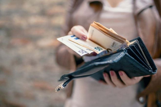 Δώρο Πάσχα | Πότε θα γίνει η καταβολή δώρων, συντάξεων, αναδρομικών – Όλη η λίστα