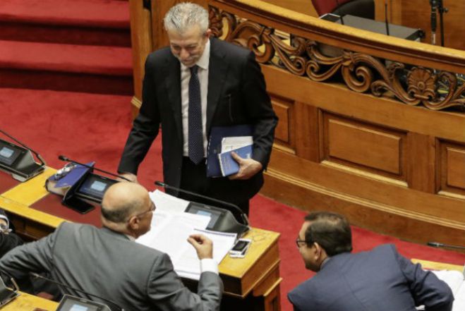 Η Χρυσή Αυγή ... ένωσε ΣΥΡΙΖΑ και ΝΔ - Όλοι εναντίον Κασιδιάρη!