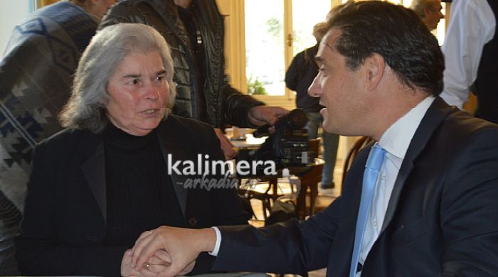 Στην Τρίπολη ο Άδωνις: Η επίσκεψη στο Μεγάλο Καφενείο και η συγκινητική συνάντηση με την Γ. Γκουντάνη (vd)