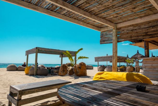 Πρόστιμο και λουκέτο σε beach bar στην Κυπαρισσία