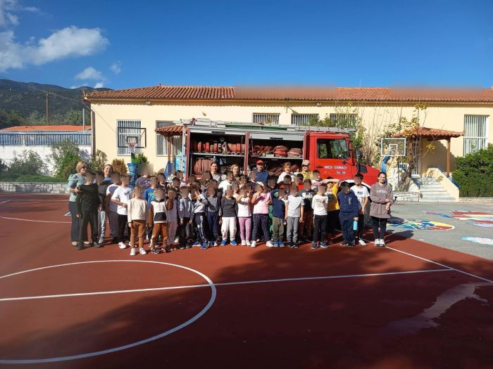 44 Μαθητές από τον Τυρό Κυνουρίας ήθελαν να συνομιλήσουν με πυροσβέστες και το κατάφεραν!