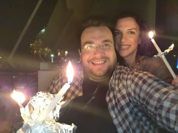 &Sigma;&tau;&omicron; &Nu;&omicron;&sigma;&omicron;&kappa;&omicron;&mu;&epsilon;ί&omicron; &mu;&epsilon; &epsilon;&lambda;&alpha;&phi;&rho;ύ &epsilon;&gamma;&kappa;&epsilon;&phi;&alpha;&lambda;&iota;&kappa;ό &omicron; &delta;&eta;&mu;&omicron;&sigma;&iota;&omicron;&gamma;&rho;ά&phi;&omicron;&sigmaf; &Phi;ί&lambda;&iota;&pi;&pi;&omicron;&sigmaf; &Kappa;&alpha;&mu;&pi;&omicron;ύ&rho;&eta;&sigmaf;