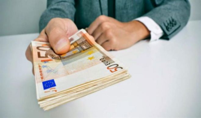 &Pi;&omicron;&iota;&omicron;&iota; &delta;&eta;&mu;ό&sigma;&iota;&omicron;&iota; &upsilon;&pi;ά&lambda;&lambda;&eta;&lambda;&omicron;&iota; &theta;&alpha; &pi;ά&rho;&omicron;&upsilon;&nu; &mu;&pi;ό&nu;&omicron;&upsilon;&sigmaf; έ&omega;&sigmaf; 1.400 &epsilon;&upsilon;&rho;ώ