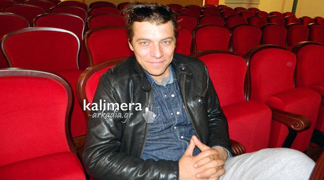 &Omicron; &gamma;&nu;&omega;&sigma;&tau;ό&sigmaf; &eta;&theta;&omicron;&pi;&omicron;&iota;ό&sigmaf; &Gamma;&iota;ά&nu;&nu;&eta;&sigmaf; &Sigma;&tau;ά&nu;&kappa;&omicron;&gamma;&lambda;&omicron;&upsilon; ή&rho;&theta;&epsilon; &sigma;&tau;&eta;&nu; &Tau;&rho;ί&pi;&omicron;&lambda;&eta; &kappa;&alpha;&iota; &mu;ί&lambda;&eta;&sigma;&epsilon; &sigma;&tau;&omicron; &laquo;&Kappa;&alpha;&lambda;&eta;&mu;έ&rho;&alpha; &Alpha;&rho;&kappa;&alpha;&delta;ί&alpha;&raquo; (vd)!