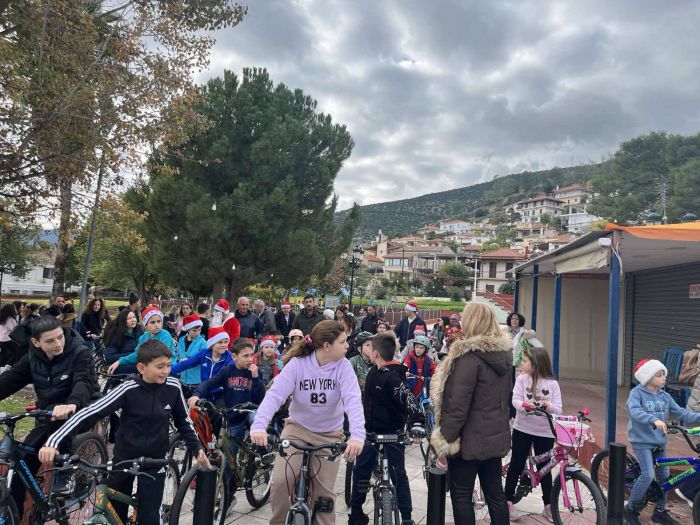2&omicron; Astros Santa Cycling | &Mu;&iota;&alpha; &gamma;&iota;&omicron;&rho;&tau;&iota;&nu;ή &pi;&omicron;&delta;&eta;&lambda;&alpha;&tau;&omicron;&beta;ό&lambda;&tau;&alpha; &gamma;&epsilon;&mu;ά&tau;&eta; &chi;&alpha;&mu;ό&gamma;&epsilon;&lambda;&alpha; &kappa;&alpha;&iota; &chi;&rho;&iota;&sigma;&tau;&omicron;&upsilon;&gamma;&epsilon;&nu;&nu;&iota;ά&tau;&iota;&kappa;&eta; &mu;&alpha;&gamma;&epsilon;ί&alpha; (&epsilon;&iota;&kappa;ό&nu;&epsilon;&sigmaf;)