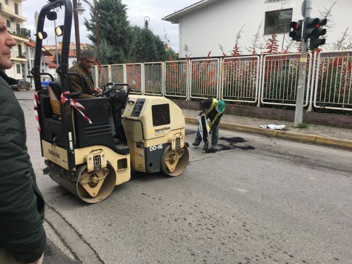 &Delta;ή&mu;&omicron;&sigmaf; &Tau;&rho;ί&pi;&omicron;&lambda;&eta;&sigmaf; | &Kappa;&alpha;&theta;&eta;&mu;&epsilon;&rho;&iota;&nu;ά &kappa;&lambda;&epsilon;ί&nu;&omicron;&upsilon;&nu; &lambda;&alpha;&kappa;&kappa;&omicron;ύ&beta;&epsilon;&sigmaf; &sigma;&epsilon; &delta;&rho;ό&mu;&omicron;&upsilon;&sigmaf; &tau;&eta;&sigmaf; &pi;ό&lambda;&eta;&sigmaf; (&epsilon;&iota;&kappa;ό&nu;&epsilon;&sigmaf;)