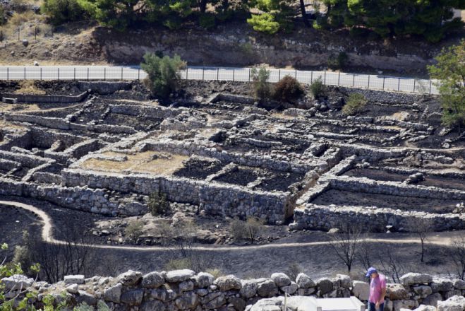 "&Omicron;&iota; &Mu;&upsilon;&kappa;ή&nu;&epsilon;&sigmaf; &delta;&epsilon;&nu; &kappa;&alpha;&tau;&alpha;&sigma;&tau;&rho;&alpha;&phi;ή&kappa;&alpha;&nu; &omicron;&lambda;&omicron;&sigma;&chi;&epsilon;&rho;ώ&sigmaf; ό&pi;&omega;&sigmaf; &omicron; &Epsilon;&rho;&eta;&mu;ί&tau;&eta;&sigmaf;. &Tau;&alpha; &alpha;&rho;&pi;&alpha;&kappa;&tau;&iota;&kappa;ά &tau;&omicron;&upsilon; &kappa;έ&rho;&delta;&omicron;&upsilon;&sigmaf; ό&mu;&omega;&sigmaf; &alpha;&kappa;&omicron;&nu;ί&zeta;&omicron;&upsilon;&nu; &tau;&alpha; &nu;ύ&chi;&iota;&alpha; &tau;&omicron;&upsilon;&sigmaf;"
