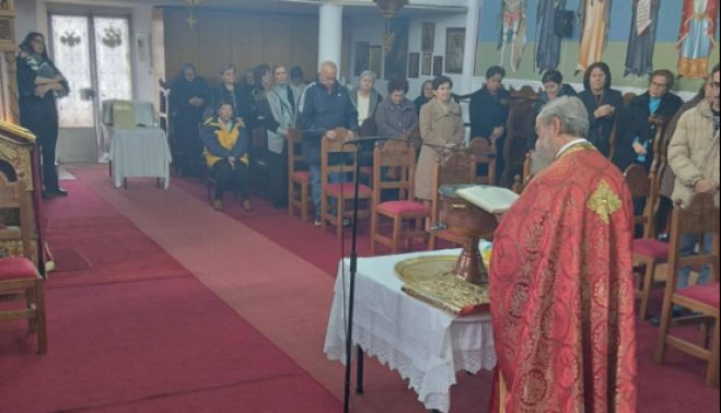 &Mu;&epsilon; &tau;&omicron; &Phi;&omega;&sigmaf; &tau;&omega;&nu; &Theta;&epsilon;&omicron;&phi;&alpha;&nu;&epsilon;ί&omega;&nu; &sigma;&tau;&omicron; &chi;&omega;&rho;&iota;ό &Delta;&upsilon;&rho;&rho;ά&chi;&iota; &Mu;&epsilon;&gamma;&alpha;&lambda;ό&pi;&omicron;&lambda;&eta;&sigmaf; (&epsilon;&iota;&kappa;ό&nu;&epsilon;&sigmaf;)