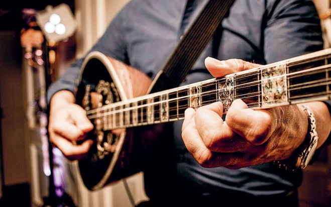 &Mu;&alpha;&lambda;&lambda;&iota;&alpha;&rho;&omicron;&pi;&omicron;ύ&lambda;&epsilon;&iota;&omicron; &Theta;έ&alpha;&tau;&rho;&omicron; | "&Eta; &Sigma;&mu;ύ&rho;&nu;&eta; &mu;έ&sigma;&alpha; &alpha;&pi;' &tau;&omicron; &mu;&pi;&omicron;&upsilon;&zeta;&omicron;ύ&kappa;&iota;"