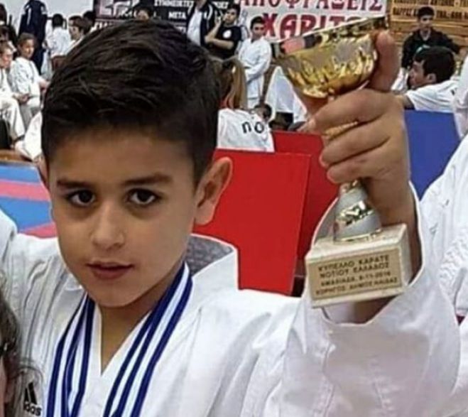 &Eta;&lambda;&epsilon;ί&alpha; | 'Έ&nu;&alpha; 12&chi;&rho;&omicron;&nu;&omicron; &alpha;&gamma;&gamma;&epsilon;&lambda;&omicron;ύ&delta;&iota; &phi;&epsilon;ύ&gamma;&omicron;&nu;&tau;&alpha;&sigmaf; &alpha;&pi;ό &tau;&eta; &zeta;&omega;ή, &chi;ά&rho;&iota;&sigma;&epsilon; &zeta;&omega;ή &sigma;&epsilon; ά&lambda;&lambda;&alpha; &pi;&alpha;&iota;&delta;&iota;ά ...