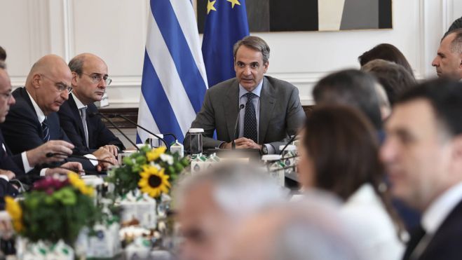 &Alpha;&nu;&alpha;&sigma;&chi;&eta;&mu;&alpha;&tau;&iota;&sigma;&mu;ό&sigmaf; | &Lambda;ί&gamma;&epsilon;&sigmaf; &alpha;&lambda;&lambda;&alpha;&gamma;έ&sigmaf; &alpha;&pi;ό &tau;&omicron;&nu; &Mu;&eta;&tau;&sigma;&omicron;&tau;ά&kappa;&eta;, &pi;&alpha;&rho;&alpha;&mu;έ&nu;&epsilon;&iota; &Upsilon;&phi;&upsilon;&pi;&omicron;&upsilon;&rho;&gamma;ό&sigmaf; &Pi;&alpha;&iota;&delta;&epsilon;ί&alpha;&sigmaf; &eta; &Iota;&omega;ά&nu;&nu;&alpha; &Lambda;&upsilon;&tau;&rho;ί&beta;&eta;