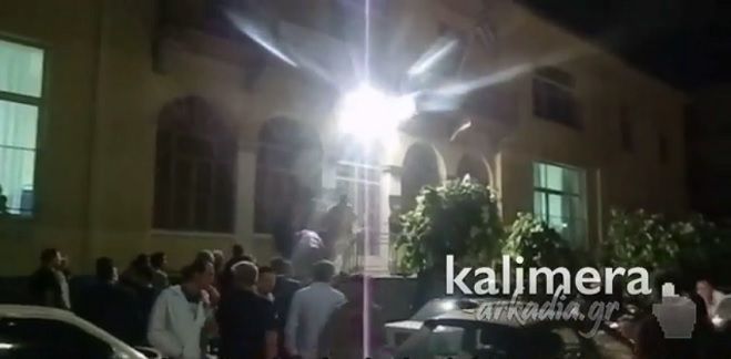 &Alpha;&gamma;&omega;&nu;ί&alpha; έ&xi;&omega; &alpha;&pi;ό &tau;&omicron; &epsilon;&kappa;&lambda;&omicron;&gamma;&iota;&kappa;ό &kappa;έ&nu;&tau;&rho;&omicron; &tau;&eta;&sigmaf; &Alpha;&kappa;&alpha;&delta;&eta;&mu;ί&alpha;&sigmaf; &mu;&epsilon;&tau;ά &tau;&alpha; &mu;&epsilon;&sigma;ά&nu;&upsilon;&chi;&tau;&alpha;! (vd)