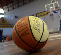 &Nu;ί&kappa;&eta;&sigma;&alpha;&nu; &omicron;&iota; &Delta;&rho;&omicron;&mu;&epsilon;ί&sigmaf;, έ&chi;&alpha;&sigma;&epsilon; &omicron; &Alpha;&pi;ό&lambda;&lambda;&omega;&nu;&alpha;&sigmaf; &Tau;&rho;ί&pi;&omicron;&lambda;&eta;&sigmaf;