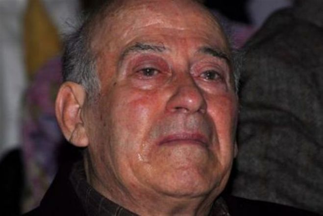 &Epsilon;&pi;&tau;ά &chi;&rho;ό&nu;&iota;&alpha; &chi;&omega;&rho;ί&sigmaf; &tau;&omicron;&nu; &Theta;&alpha;&nu;ά&sigma;&eta; &Beta;έ&gamma;&gamma;&omicron; ... (vd)