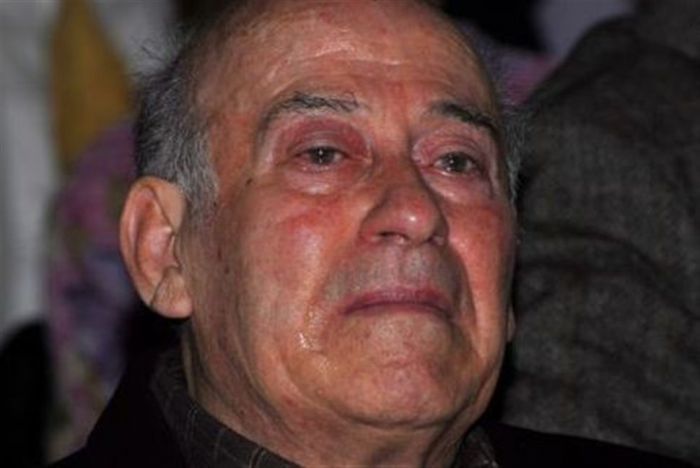 &Epsilon;&pi;&tau;ά &chi;&rho;ό&nu;&iota;&alpha; &chi;&omega;&rho;ί&sigmaf; &tau;&omicron;&nu; &Theta;&alpha;&nu;ά&sigma;&eta; &Beta;έ&gamma;&gamma;&omicron; ... (vd)