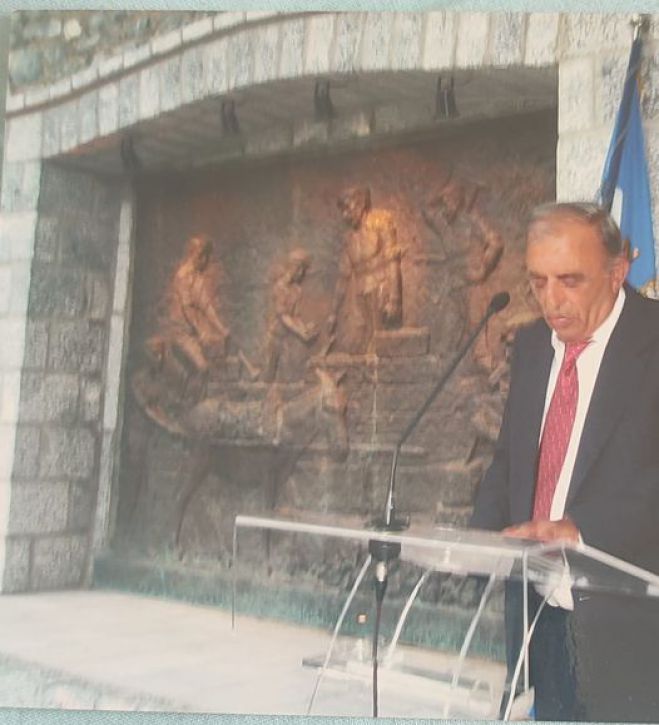 &Omicron; &Sigma;ύ&nu;&delta;&epsilon;&sigma;&mu;&omicron;&sigmaf; &tau;&omega;&nu; &epsilon;&nu; &Alpha;&tau;&tau;&iota;&kappa;ή &Lambda;&alpha;&gamma;&kappa;&alpha;&delta;&iota;&nu;ώ&nu; &alpha;&pi;&omicron;&chi;&alpha;&iota;&rho;&epsilon;&tau;ά &tau;&omicron;&nu; &Gamma;&iota;ώ&rho;&gamma;&omicron; &Tau;&zeta;&iota;&nu;&iota;έ&rho;&eta;