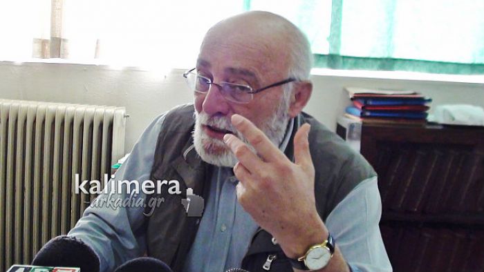 &Pi;&alpha;&pi;&alpha;&eta;&lambda;ί&omicron;&upsilon;: &laquo;&Beta;ό&mu;&beta;&alpha; &mu;έ&sigma;&alpha; &sigma;&tau;&eta;&nu; &Tau;&rho;ί&pi;&omicron;&lambda;&eta; &eta; &chi;&omega;&mu;&alpha;&tau;&epsilon;&rho;ή &sigma;&tau;&eta;&nu; &Alpha;&gamma;ί&alpha; &Tau;&rho;&iota;ά&delta;&alpha; &ndash; &Tau;&alpha; &sigma;&kappa;&omicron;&upsilon;&pi;ί&delta;&iota;&alpha; &theta;&alpha; &pi;ά&nu;&epsilon; &sigma;&tau;&omicron; &Beta;&alpha;&lambda;&tau;έ&tau;&sigma;&iota;&raquo; (vd)