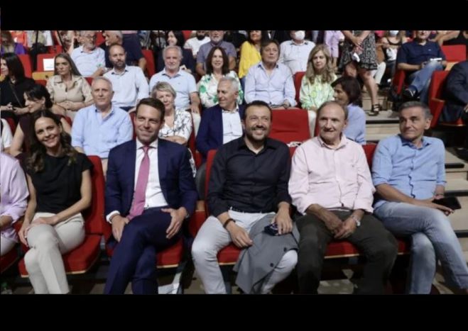 Νέα δημοσκόπηση δείχνει μάχη ανάμεσα σε Αχτσιόγλου και Κασσελάκη στον ΣΥΡΙΖΑ