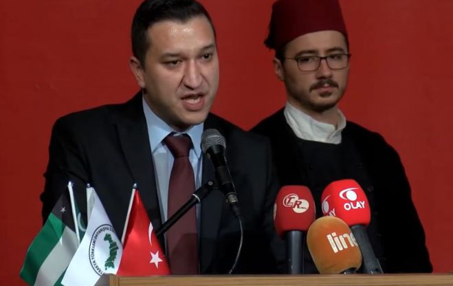 Μειονοτικός Δήμαρχος μπροστά σε σημαίες της &quot;Ανεξάρτητης Θράκης&quot; ονειρεύεται ένωση με την &quot;μαμά Τουρκία&quot; - Τον κάλεσε η Αστυνομία (vd)