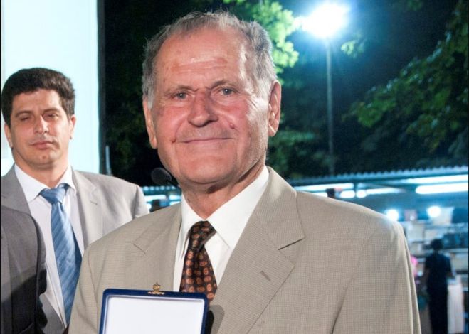 "Έ&phi;&upsilon;&gamma;&epsilon;" &omicron; &pi;&rho;ώ&eta;&nu; &Pi;&rho;ό&epsilon;&delta;&rho;&omicron;&sigmaf; &tau;&omicron;&upsilon; &Tau;&epsilon;&gamma;&epsilon;&alpha;&tau;&iota;&kappa;&omicron;ύ &Sigma;&upsilon;&nu;&delta;έ&sigma;&mu;&omicron;&upsilon; &Alpha;&rho;&gamma;ύ&rho;&eta;&sigmaf; &Alpha;&gamma;&gamma;&epsilon;&lambda;ά&kappa;&omicron;&sigmaf;