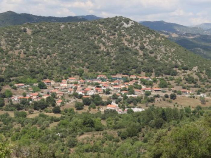 &Sigma;&tau;&eta;&nu; Ά&nu;&omega; &Delta;&alpha;&beta;&iota;ά &omicron; &Epsilon;&Omicron;&Sigma; &Tau;&rho;ί&pi;&omicron;&lambda;&eta;&sigmaf;