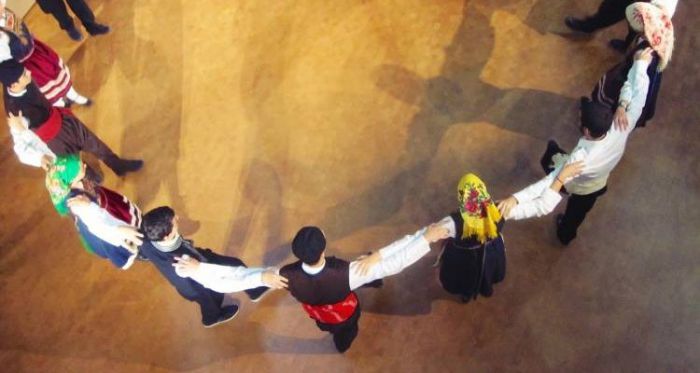 &Phi;&epsilon;&sigma;&tau;&iota;&beta;ά&lambda; &Pi;&alpha;&rho;&alpha;&delta;&omicron;&sigma;&iota;&alpha;&kappa;ώ&nu; &Chi;&omicron;&rho;ώ&nu; &sigma;&tau;&omicron; &Epsilon;&lambda;&lambda;&eta;&nu;&iota;&kappa;ό &Alpha;&rho;&kappa;&alpha;&delta;ί&alpha;&sigmaf;!