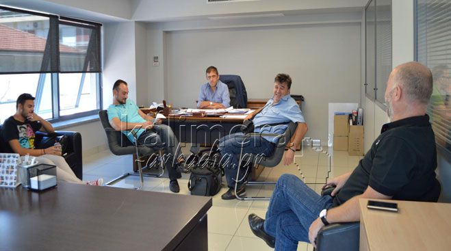 &Tau;&iota; &sigma;&upsilon;&zeta;ή&tau;&eta;&sigma;&alpha;&nu; &Pi;&alpha;&pi;&alpha;&delta;&eta;&mu;&eta;&tau;&rho;ί&omicron;&upsilon; &kappa;&alpha;&iota; &epsilon;&rho;&gamma;&alpha;&zeta;ό&mu;&epsilon;&nu;&omicron;&iota; &Mu;&Mu;&Epsilon; &sigma;&tau;&eta;&nu; &Tau;&rho;ί&pi;&omicron;&lambda;&eta;