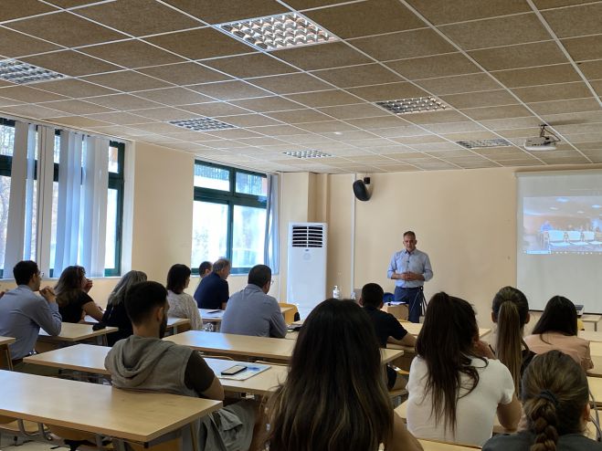 &Gamma;&iota;ά&nu;&nu;&eta;&sigmaf; &Tau;&rho;&omicron;&upsilon;&pi;ή&sigmaf;: &laquo;&Alpha;&pi;ό&lambda;&upsilon;&tau;&eta; &alpha;&nu;&alpha;&gamma;&kappa;&alpha;&iota;ό&tau;&eta;&tau;&alpha; &eta; &omicron;&upsilon;&sigma;&iota;&alpha;&sigma;&tau;&iota;&kappa;ή &sigma;&tau;ή&rho;&iota;&xi;&eta; &kappa;&alpha;&iota; &epsilon;&nu;ί&sigma;&chi;&upsilon;&sigma;&eta; &tau;&omicron;&upsilon; &alpha;&gamma;&rho;&omicron;&delta;&iota;&alpha;&tau;&rho;&omicron;&phi;&iota;&kappa;&omicron;ύ &tau;&omicron;&mu;έ&alpha;&raquo;