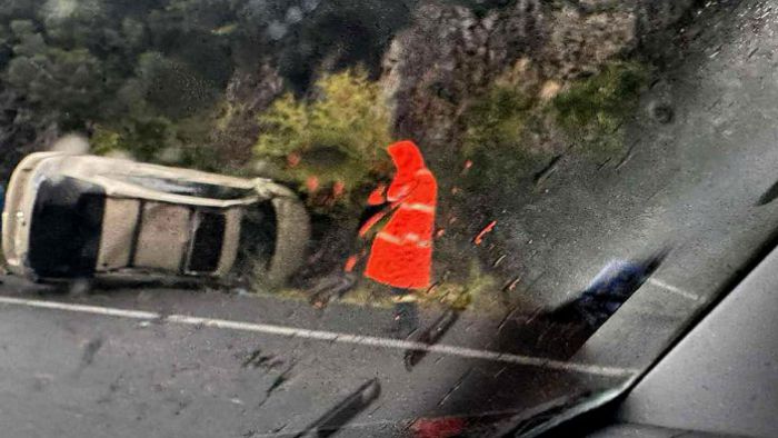 Τροχαίο στη Βυτίνα με ανατροπή οχήματος