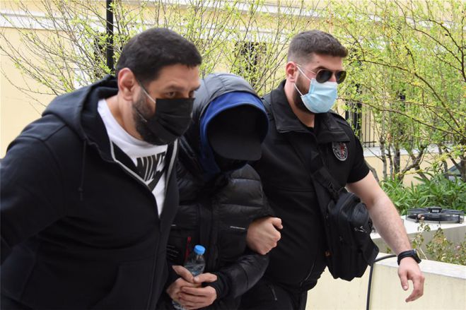 &Sigma;&upsilon;&nu;&epsilon;&lambda;ή&phi;&theta;&eta; &kappa;&alpha;&iota; &pi;ά&lambda;&iota; &omicron; &Mu;έ&nu;&iota;&omicron;&sigmaf; &Phi;&omicron;&upsilon;&rho;&theta;&iota;ώ&tau;&eta;&sigmaf;