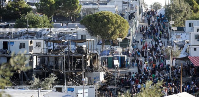 Βίντεο - γροθιά στο στομάχι |Παιδιά παίζουν πάνω σε βουνά σκουπιδιών στη Μόρια (vd)