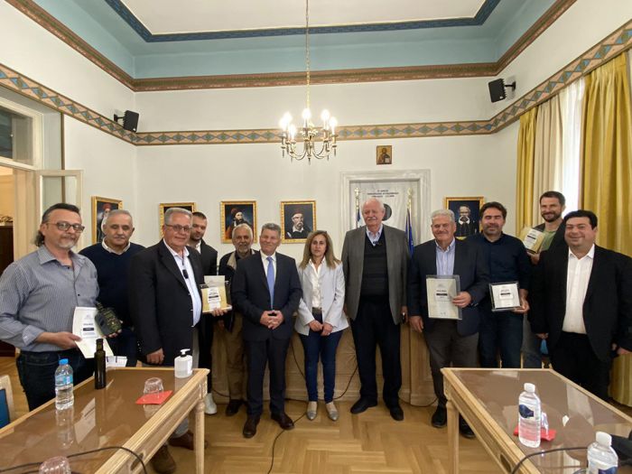 &Pi;&epsilon;&rho;&iota;&phi;έ&rho;&epsilon;&iota;&alpha; &Pi;&epsilon;&lambda;&omicron;&pi;&omicron;&nu;&nu;ή&sigma;&omicron;&upsilon; | &Beta;&rho;&alpha;&beta;&epsilon;ύ&tau;&eta;&kappa;&epsilon; &epsilon;&lambda;&alpha;&iota;ό&lambda;&alpha;&delta;&omicron; &tau;&eta;&sigmaf; &Alpha;&rho;&kappa;&alpha;&delta;ί&alpha;&sigmaf; &pi;&omicron;&upsilon; &delta;&iota;&alpha;&kappa;&rho;ί&theta;&eta;&kappa;&epsilon; &sigma;&tau;&eta; &delta;&iota;&epsilon;&theta;&nu;ή έ&kappa;&theta;&epsilon;&sigma;&eta; Detrop boutique 2022