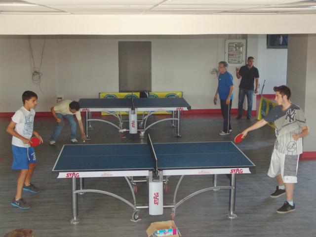&Phi;&epsilon;&sigma;&tau;&iota;&beta;ά&lambda; Ping-pong &sigma;&tau;&eta;&nu; &Tau;&rho;ί&pi;&omicron;&lambda;&eta; (&epsilon;&iota;&kappa;ό&nu;&epsilon;&sigmaf; &kappa;&alpha;&iota; &beta;ί&nu;&tau;&epsilon;&omicron;)