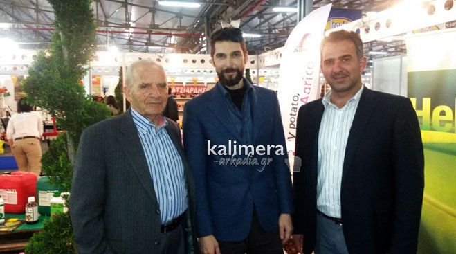&Nu;ί&kappa;&omicron;&sigmaf; &Phi;&lambda;ώ&rho;&omicron;&sigmaf;: &laquo;&Epsilon;&xi;&alpha;&iota;&rho;&epsilon;&tau;&iota;&kappa;ή &pi;&rho;&omicron;&sigma;&pi;ά&theta;&epsilon;&iota;&alpha; &tau;&omicron; &Alpha;&rho;&kappa;&alpha;&delta;&iota;&kappa;ό &Pi;&alpha;&nu;ό&rho;&alpha;&mu;&alpha;&raquo;
