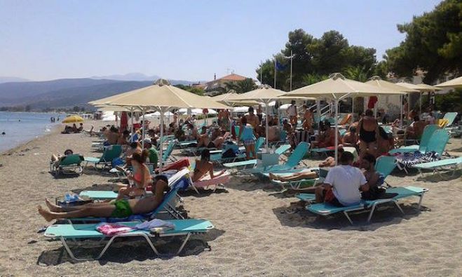 Τα μπάνια του λαού στο Παράλιο Άστρος (εικόνες)