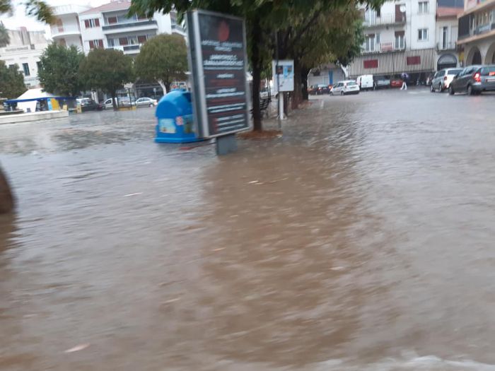 Πλημμύρισαν δρόμοι στο κέντρο της Τρίπολης (vd)