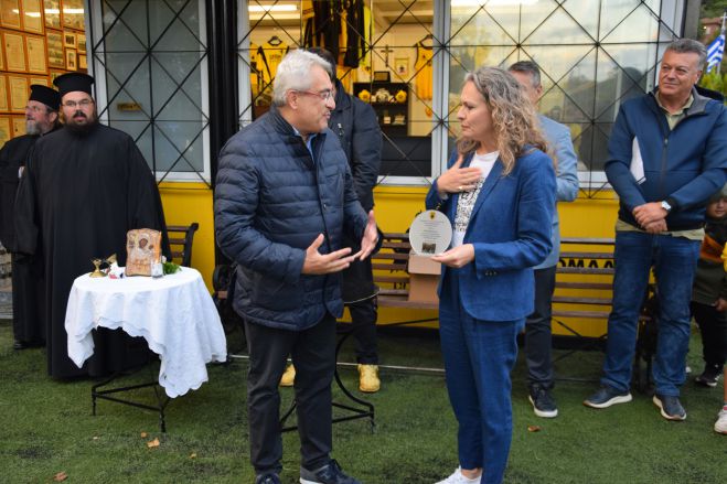 &Eta; &xi;&epsilon;&chi;&omega;&rho;&iota;&sigma;&tau;ή &epsilon;&kappa;&delta;ή&lambda;&omega;&sigma;&eta; &tau;&eta;&sigmaf; &Alpha;&Epsilon;&Kappa; &Tau;&rho;ί&pi;&omicron;&lambda;&eta;&sigmaf; &sigma;&tau;&omicron; &gamma;ή&pi;&epsilon;&delta;&omicron; "&Alpha;&nu;&alpha;&sigma;&tau;ά&sigma;&iota;&omicron;&sigmaf; &Mu;&omicron;&upsilon;&kappa;ά&kappa;&eta;&sigmaf;" (&epsilon;&iota;&kappa;ό&nu;&epsilon;&sigmaf; - &beta;ί&nu;&tau;&epsilon;&omicron;)